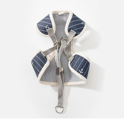 Breathable mesh pet leash for dogs and cats by Dog Hugs Cat, featuring comfortable, lightweight design for secure walking.
